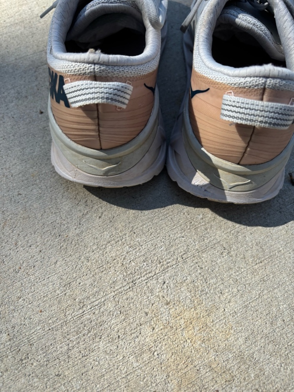 Hoka One One Arahi 4 Light Lunar Rock Grey and Tan Women's Running Shoes size 10 - Picture 4 of 12